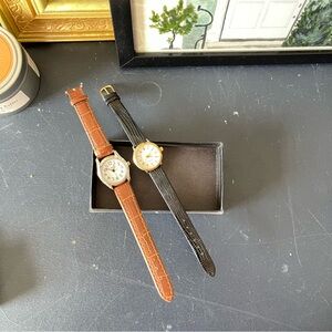 •Set of two woman’s wristwatches•